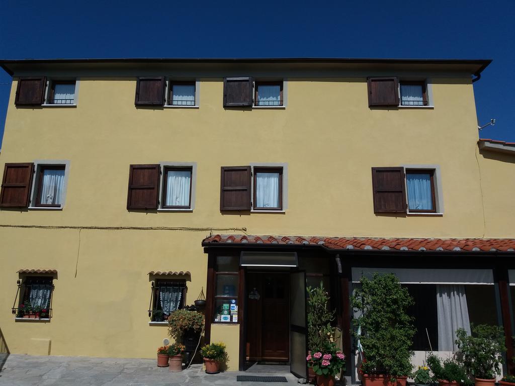 Le Travi Panzió Sarzana Kültér fotó