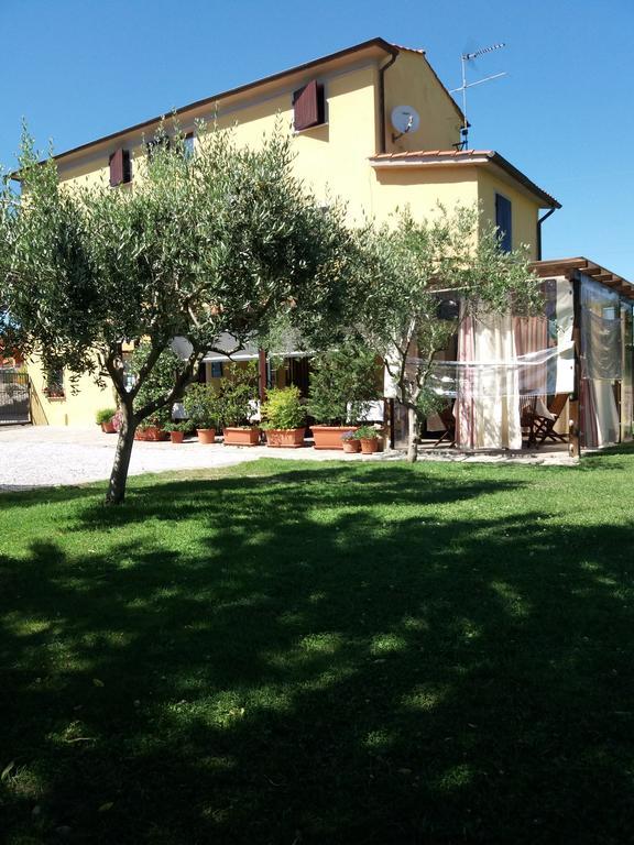 Le Travi Panzió Sarzana Kültér fotó