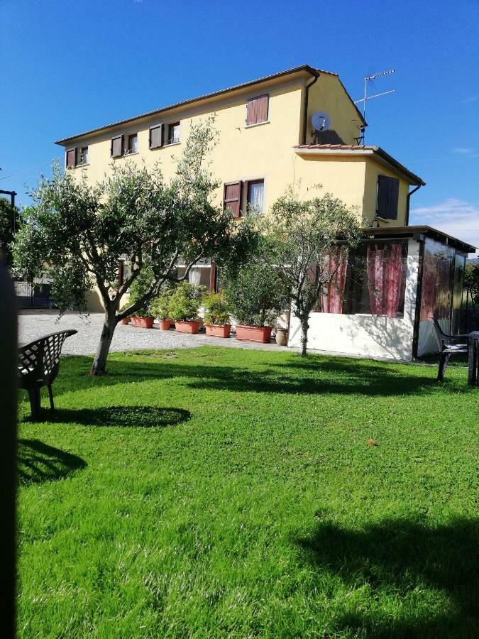 Le Travi Panzió Sarzana Kültér fotó