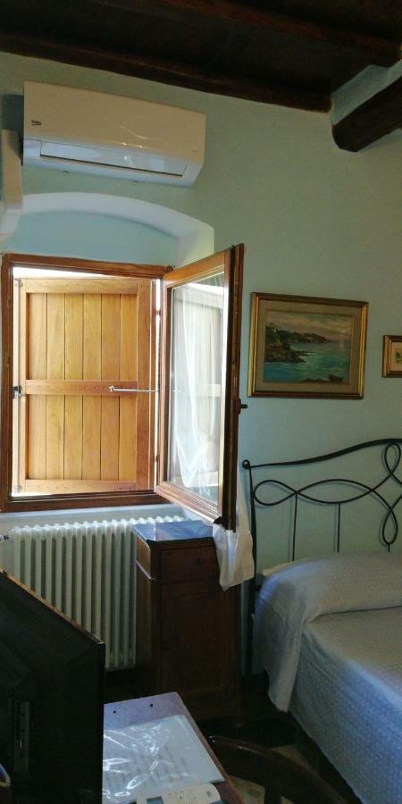 Le Travi Panzió Sarzana Kültér fotó
